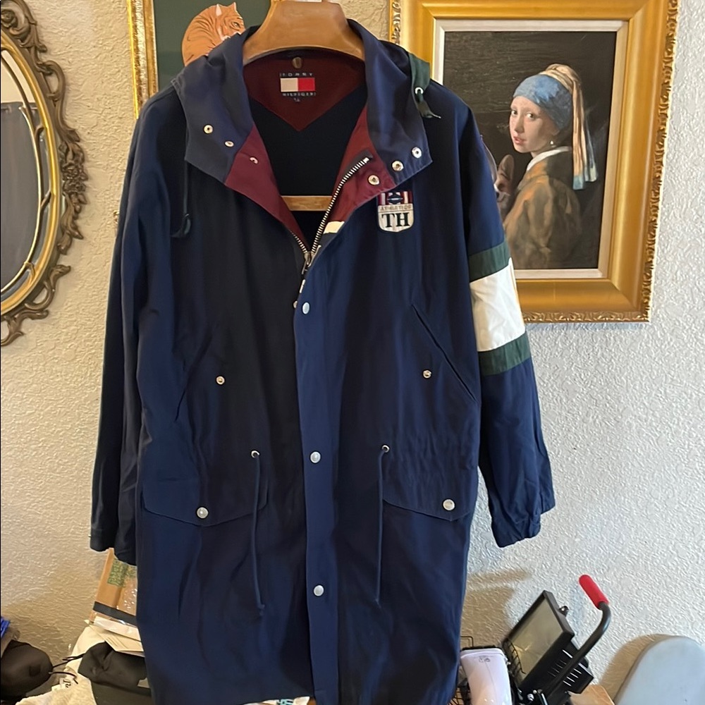 Tommy Hilfiger Blue and White Raincoat with Contrasting Collar vintage